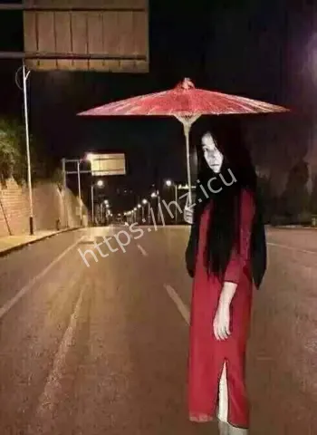 女孩补课后回家